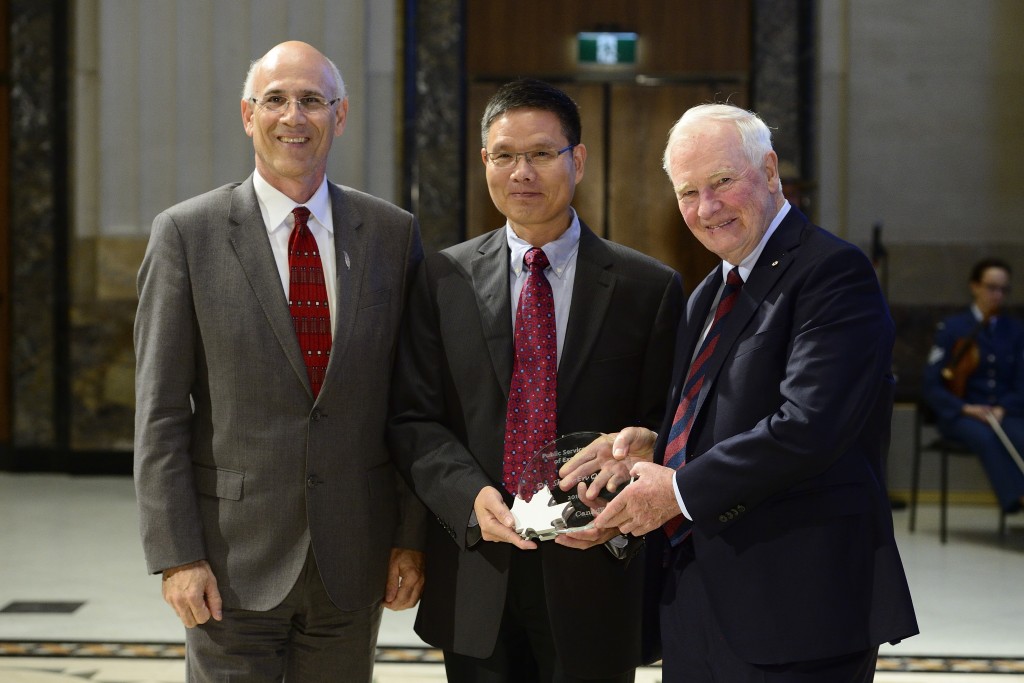 GG02-2016-0372-040 October 20, 2015 Ottawa, Ontario, Canada His Excellency the Right Honourable David Johnston, Governor General of Canada, and Mr. Michael Wernick, Clerk of the Privy Council, Secretary to the Cabinet and Head of the Public Service, presented the 2016 Public Service Award of Excellence on Thursday, October 20, 2016, at the Sir John A. Macdonald Building in Ottawa. Credit: MCpl Vincent Carbonneau, Rideau Hall, OSGG